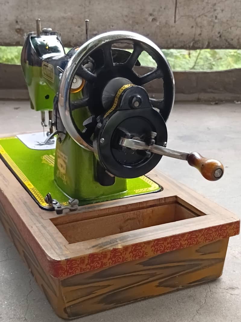 Olympia sewing machine. 3