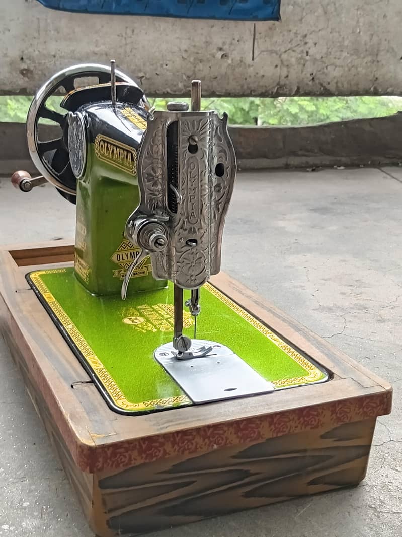 Olympia sewing machine. 4