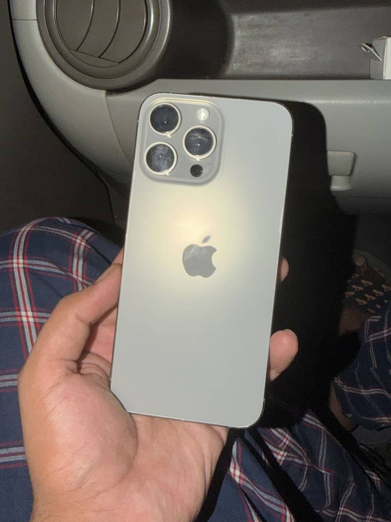 Apple iPhone 15 Pro Max 0