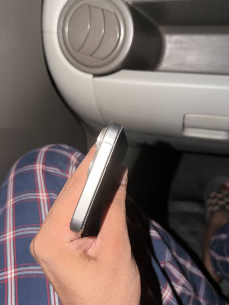 Apple iPhone 15 Pro Max 2