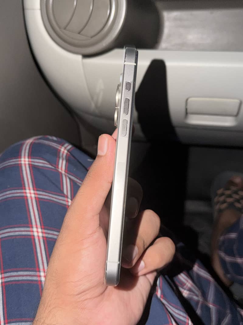 Apple iPhone 15 Pro Max 3