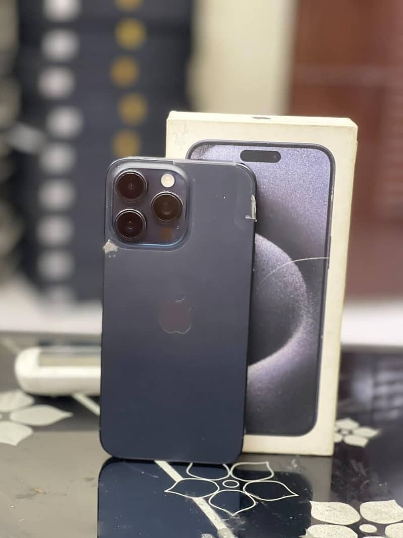 Apple iPhone 15 Pro Max 0