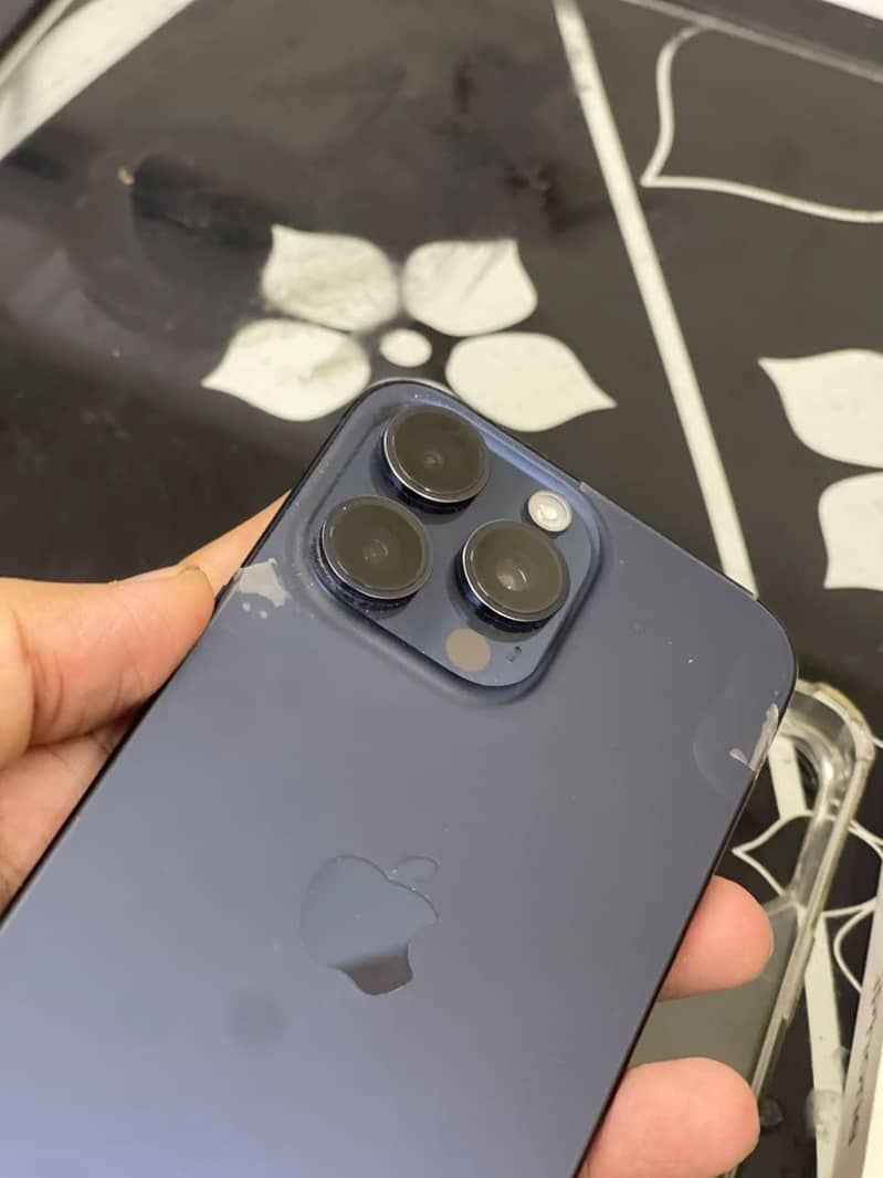 Apple iPhone 15 Pro Max 3