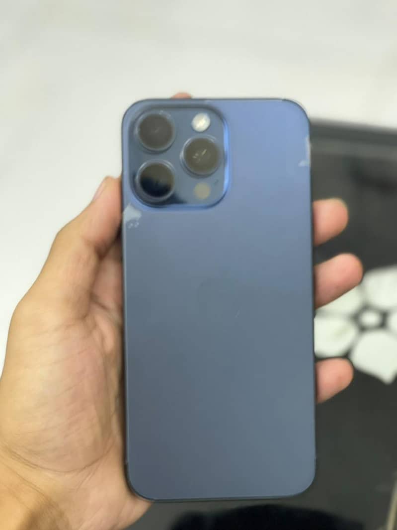 Apple iPhone 15 Pro Max 4