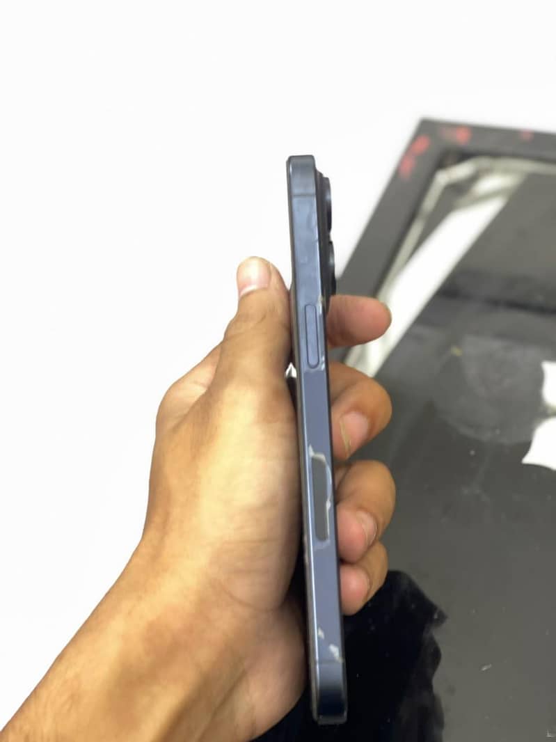 Apple iPhone 15 Pro Max 5