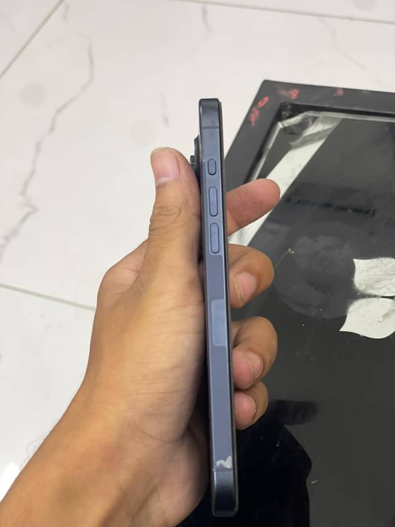 Apple iPhone 15 Pro Max 8