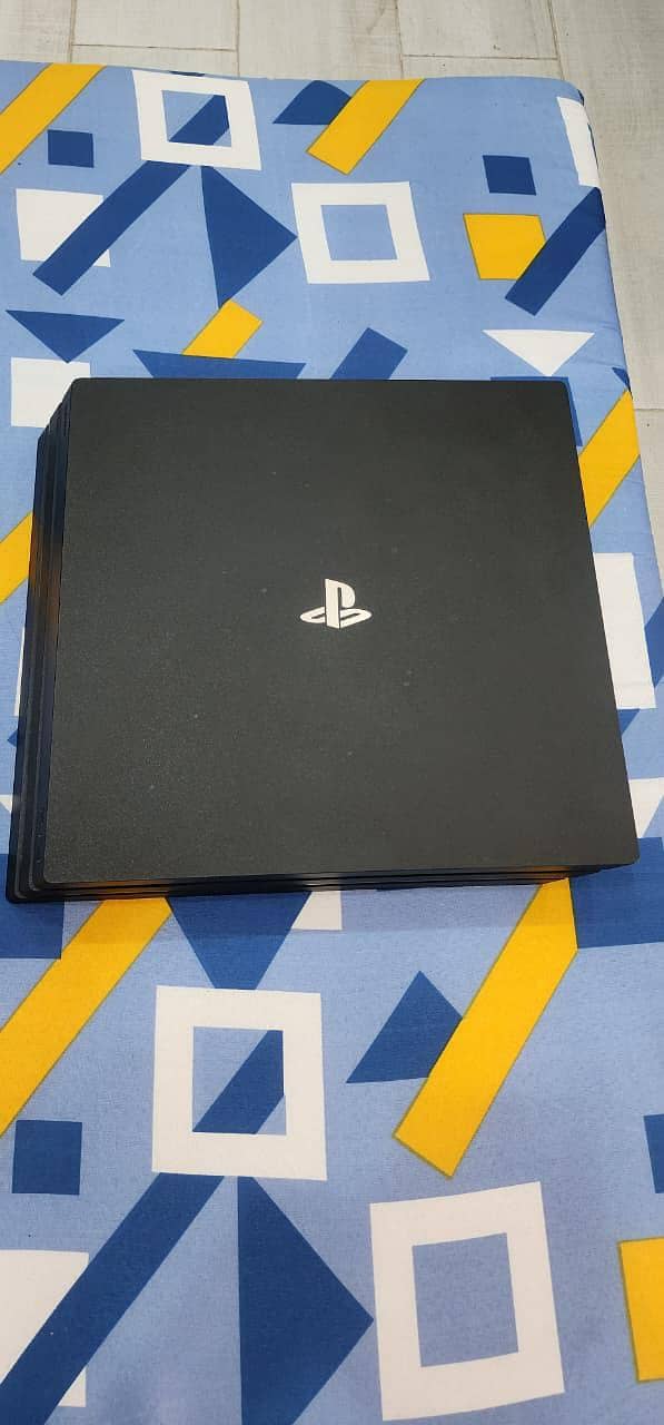 PS4 PRO 1 TB Immaculate Condition 3