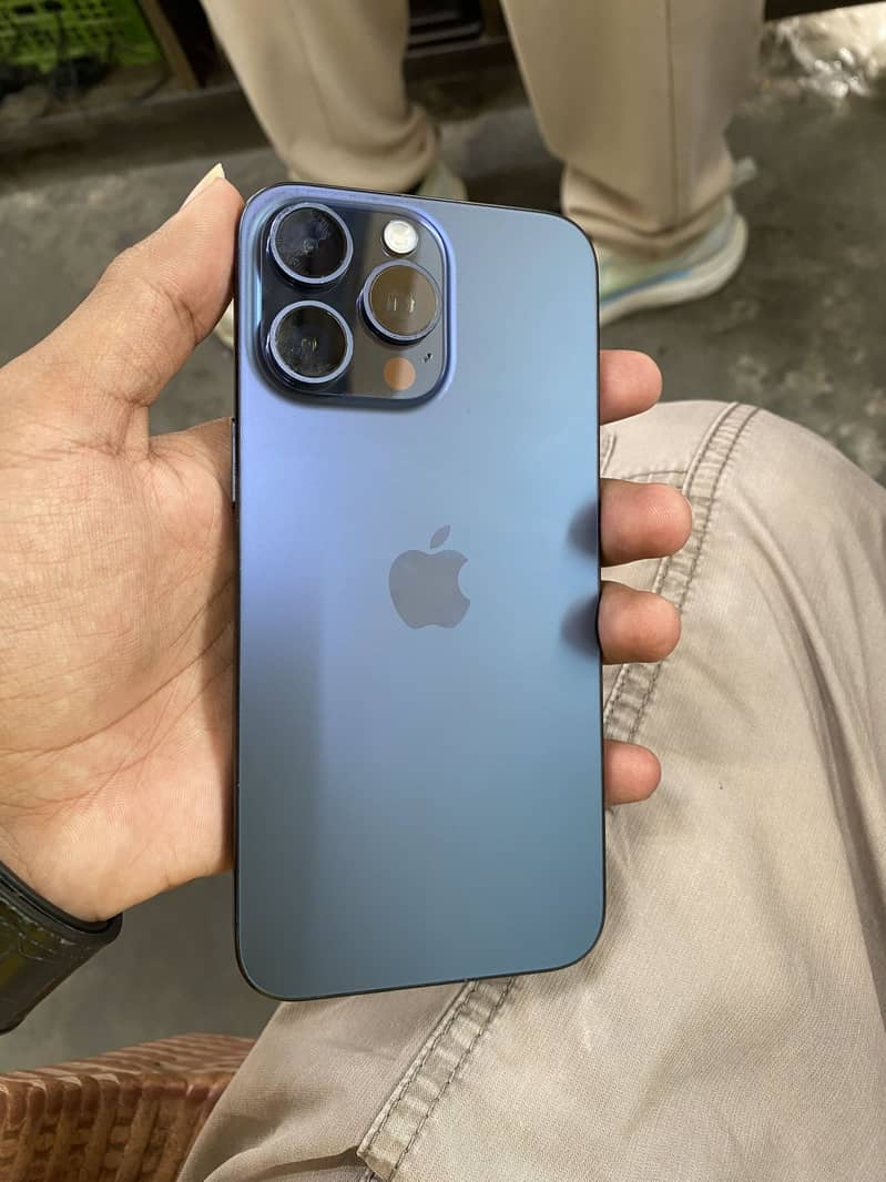 Apple iPhone 15 Pro Max 1
