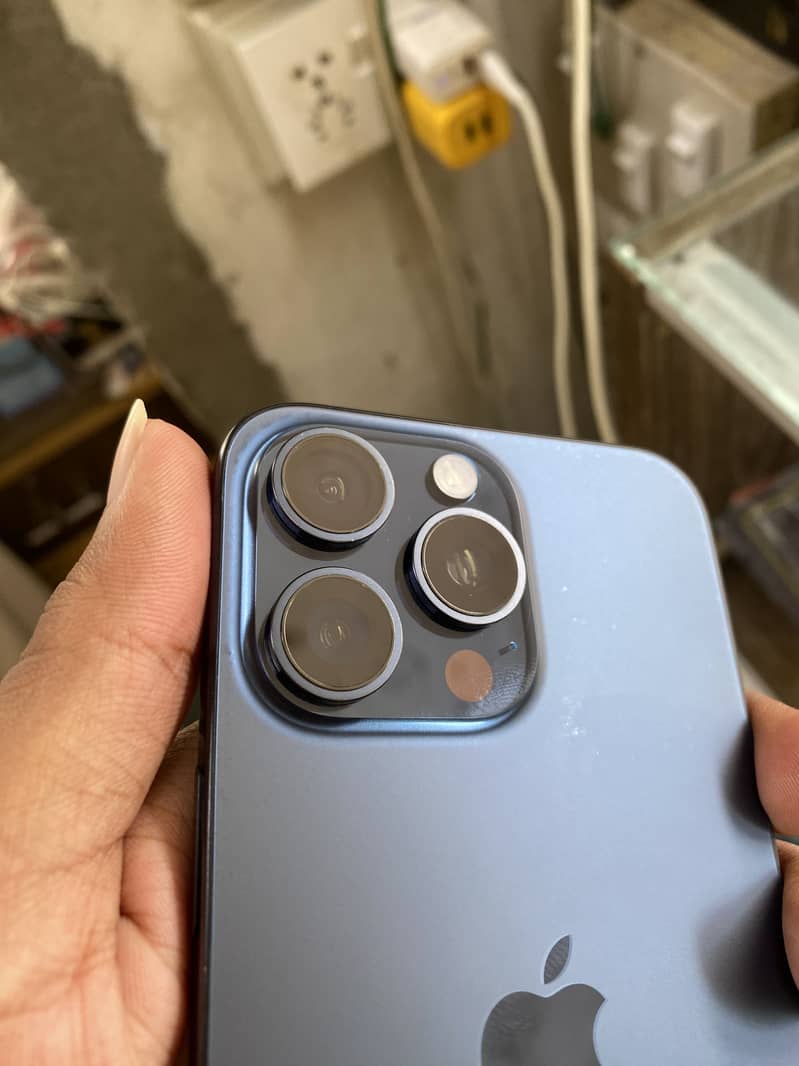 Apple iPhone 15 Pro Max 2