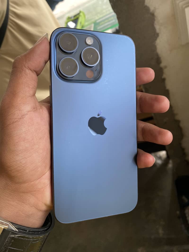 Apple iPhone 15 Pro Max 3