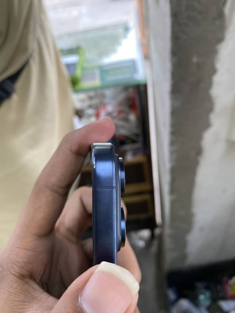 Apple iPhone 15 Pro Max 6