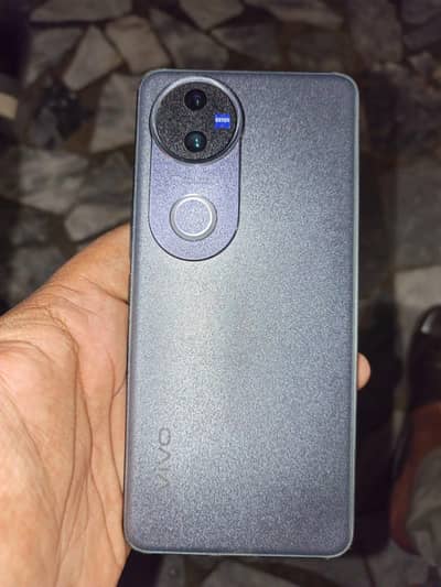 Vivo V50