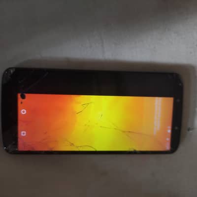 Moto E5 dual SIM or memory card slot
