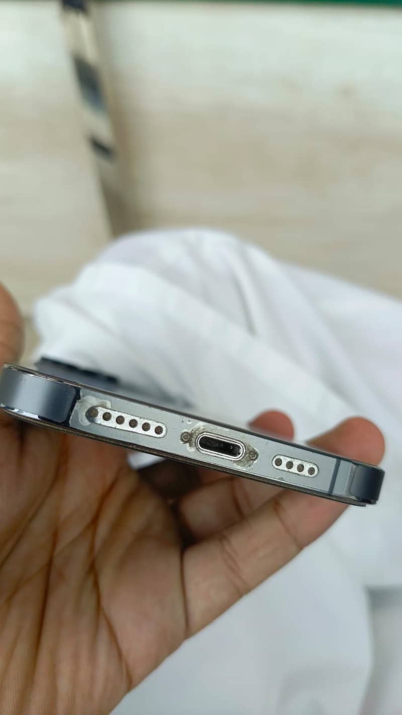 Apple iPhone 13 Pro Max 1