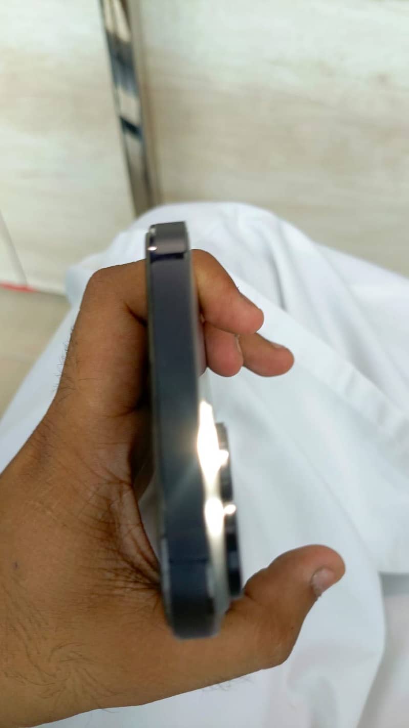 Apple iPhone 13 Pro Max 4
