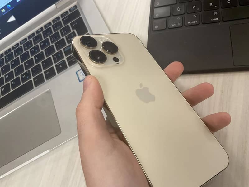 Apple iPhone 14 Pro 1