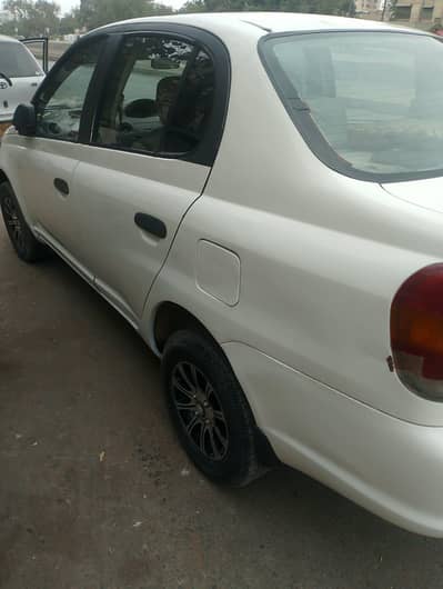 Toyota Platz 2003