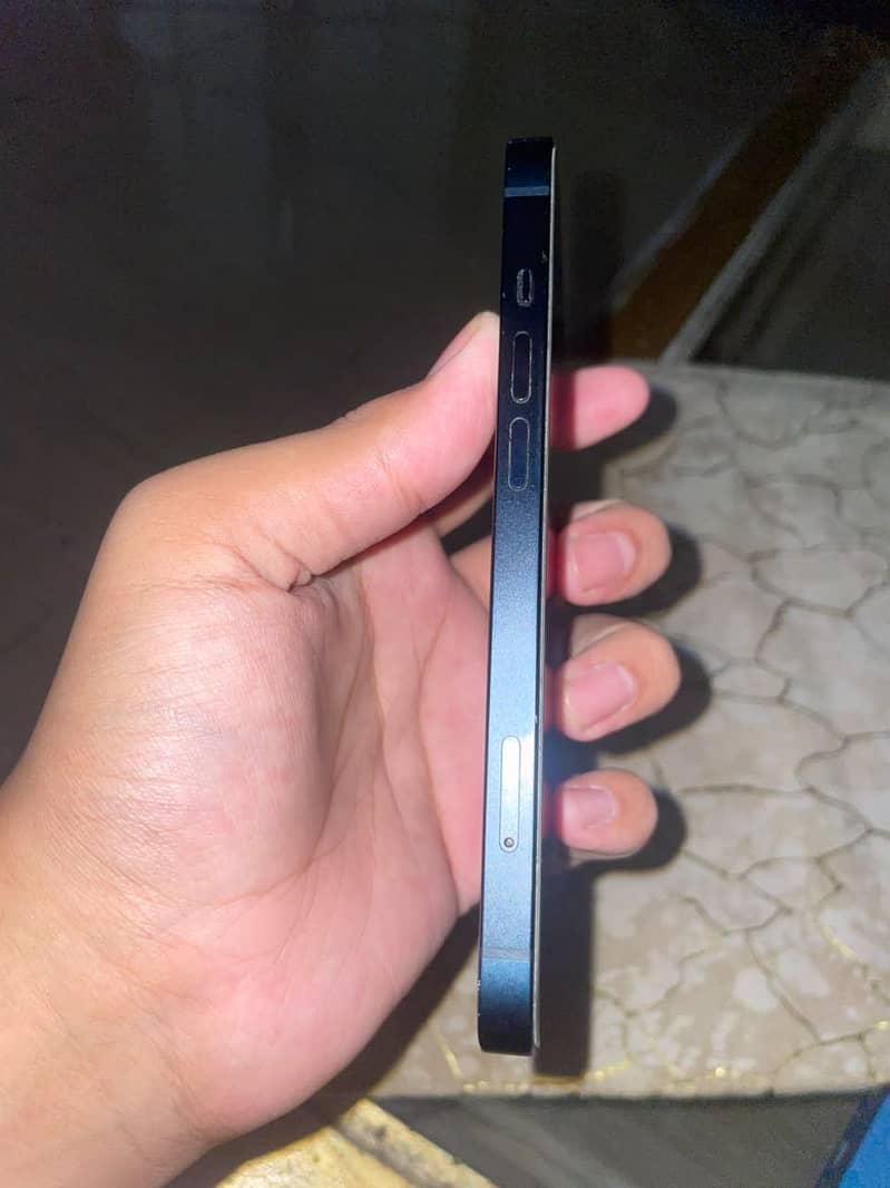 Apple iPhone 13 5