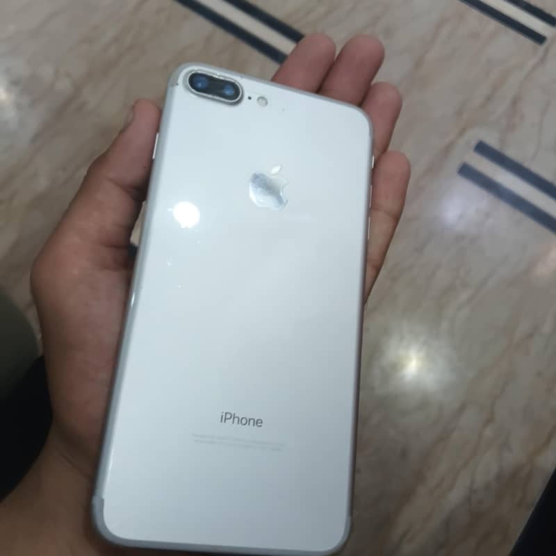 Apple iPhone 7 Plus 0