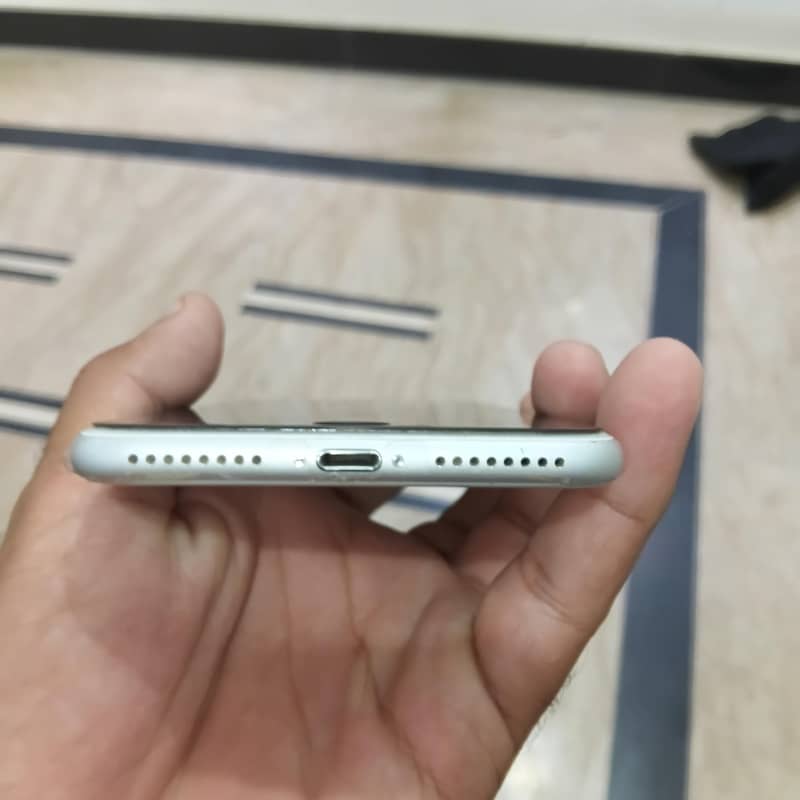 Apple iPhone 7 Plus 4