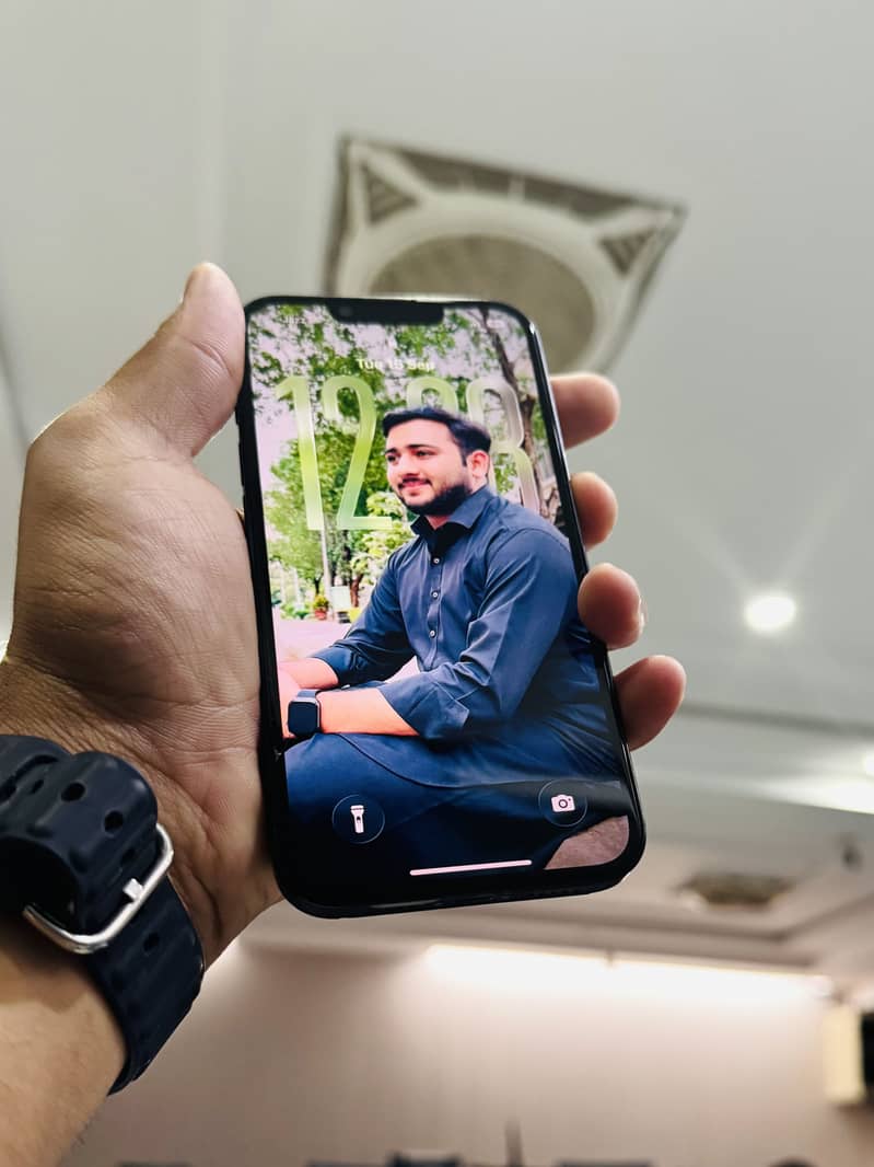 Apple iPhone 13 4
