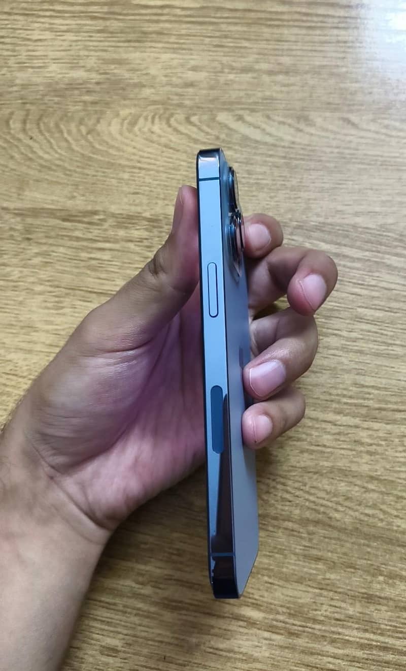 Apple iPhone 13 Pro 2