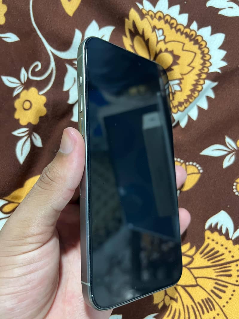 Apple iPhone 15 Pro Max jv 2