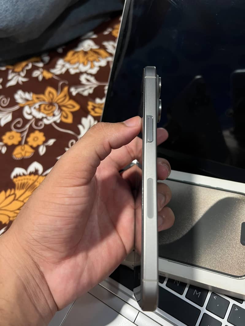 Apple iPhone 15 Pro Max jv 3