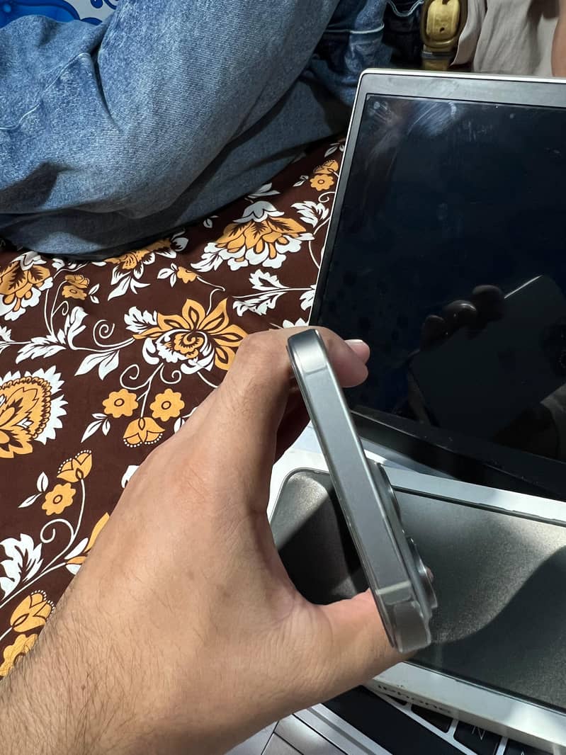 Apple iPhone 15 Pro Max jv 4