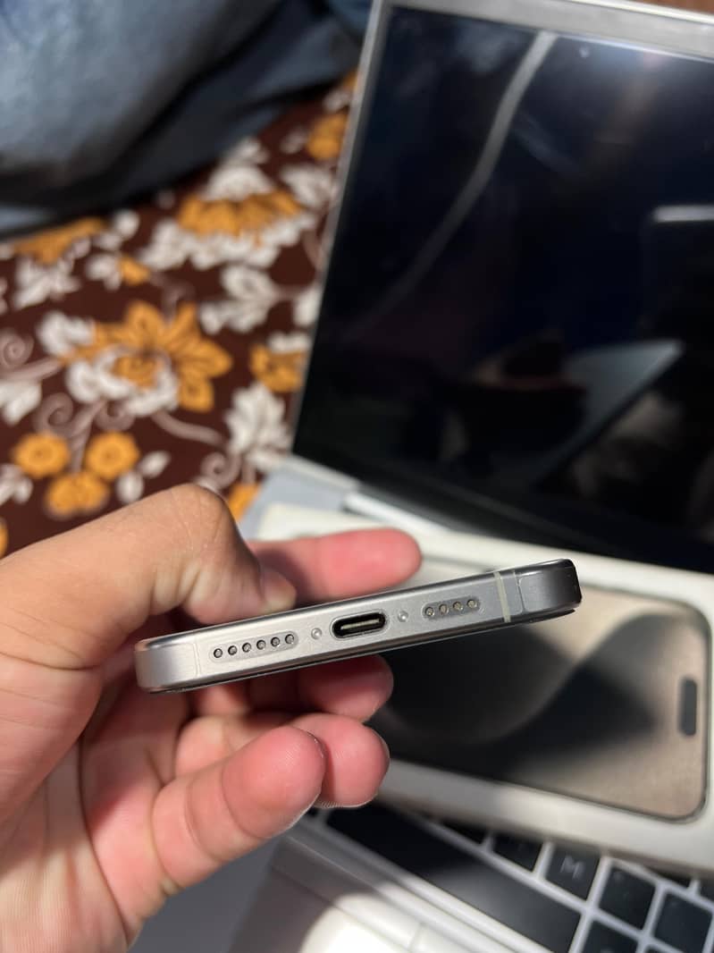 Apple iPhone 15 Pro Max jv 5
