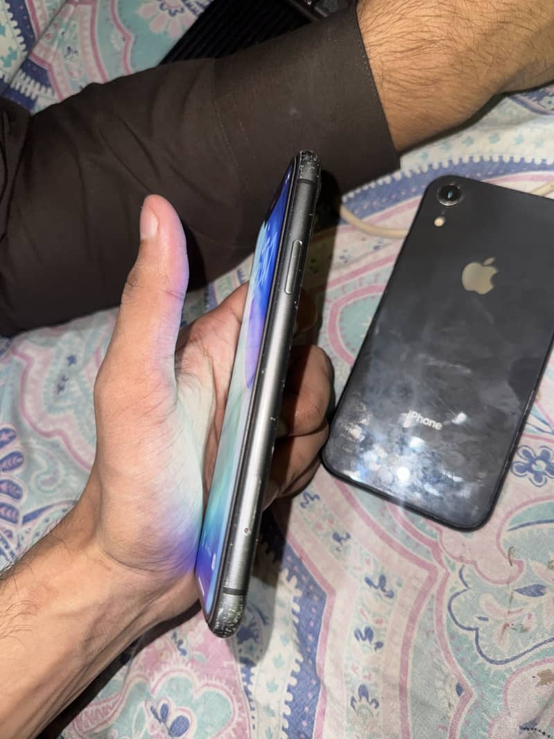 iPhone 11 3