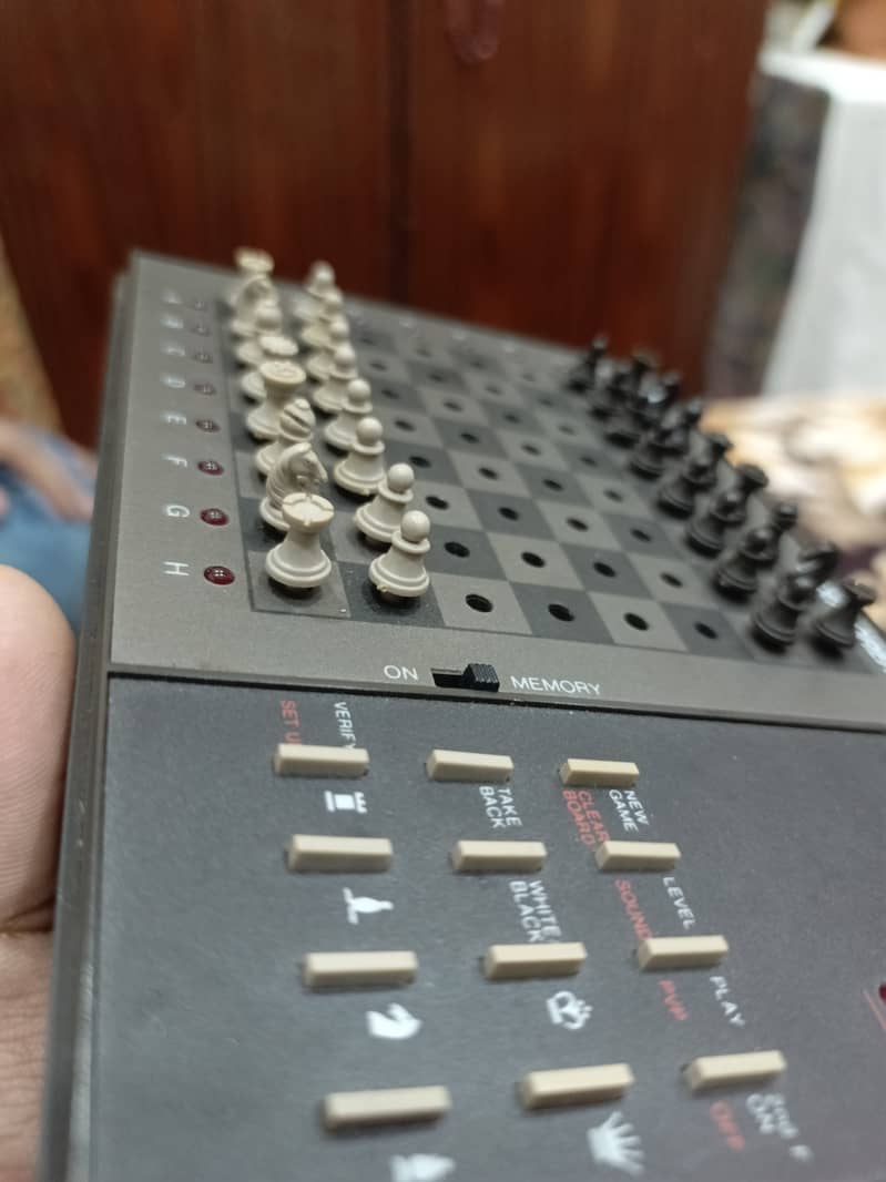 Explorer scisys portable automatic chess 1
