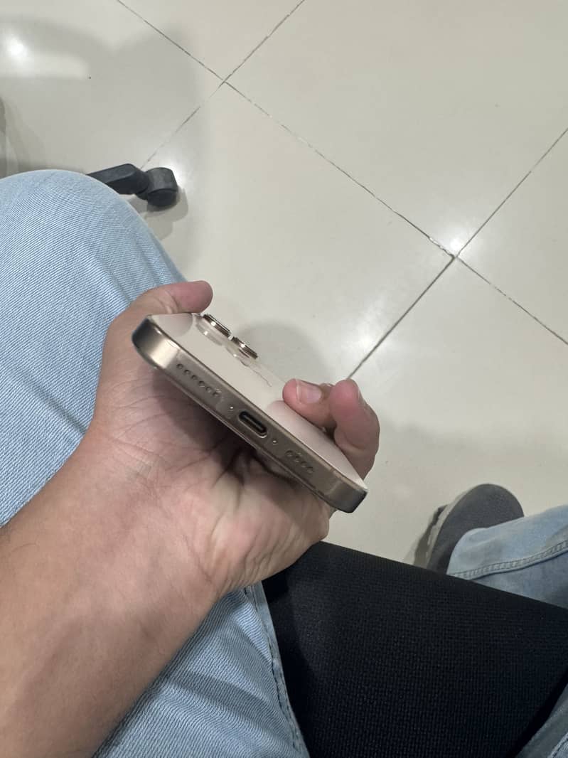 iPhone 16 Pro Max FU 0