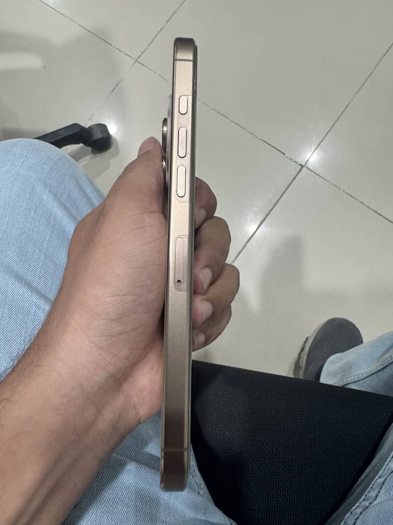 iPhone 16 Pro Max FU 2