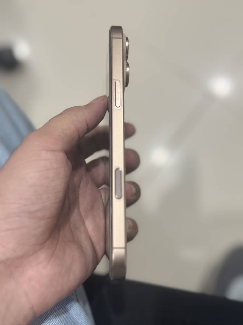 iPhone 16 Pro Max FU 6