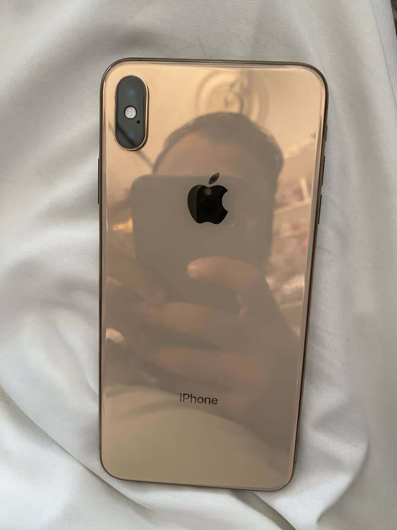 Apple iPhone XS Max 4