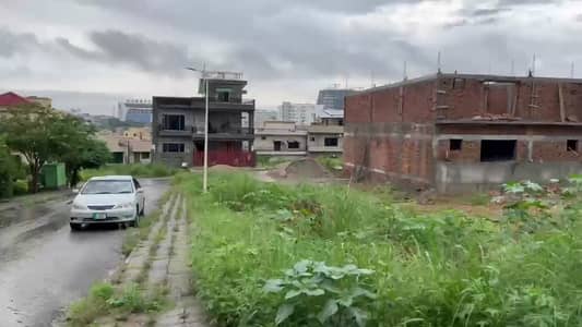 14 Marla (40x80) Level, Solid and Sunfacing Plot on investor rate. Dem 235 Cr