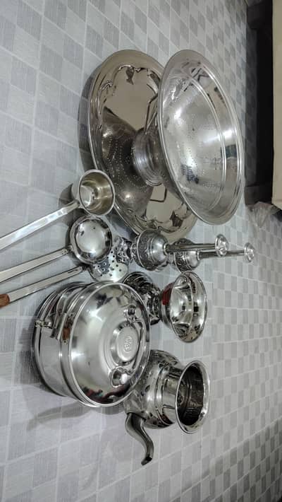Steel crockery