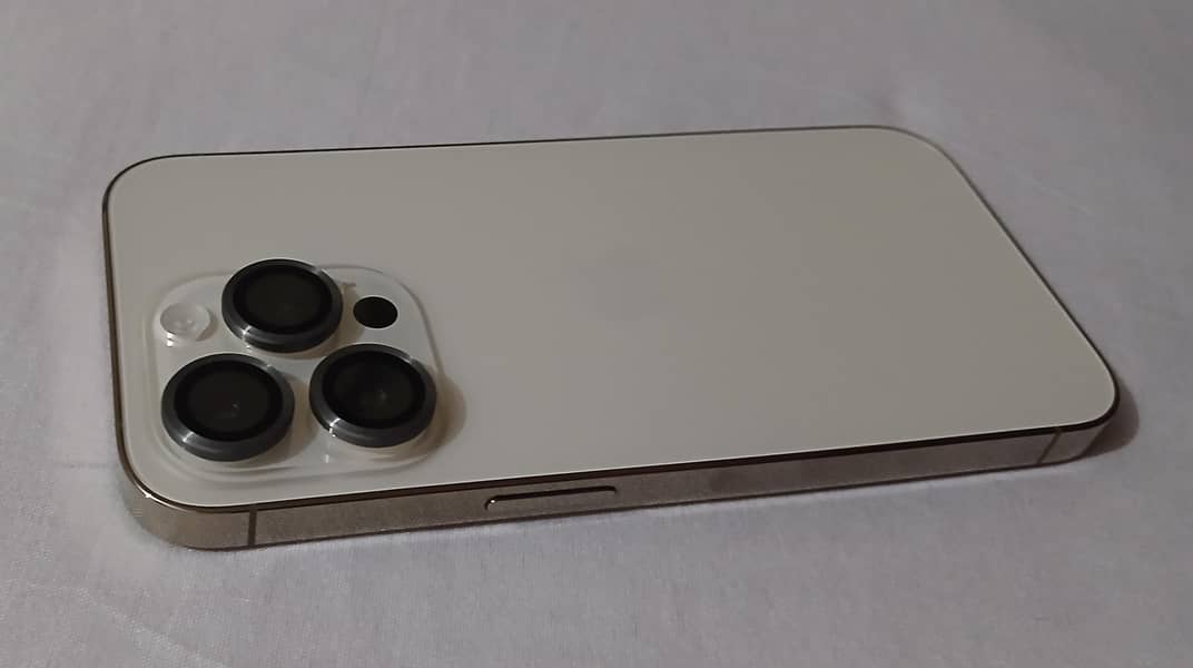 Apple iPhone 14 Pro 2
