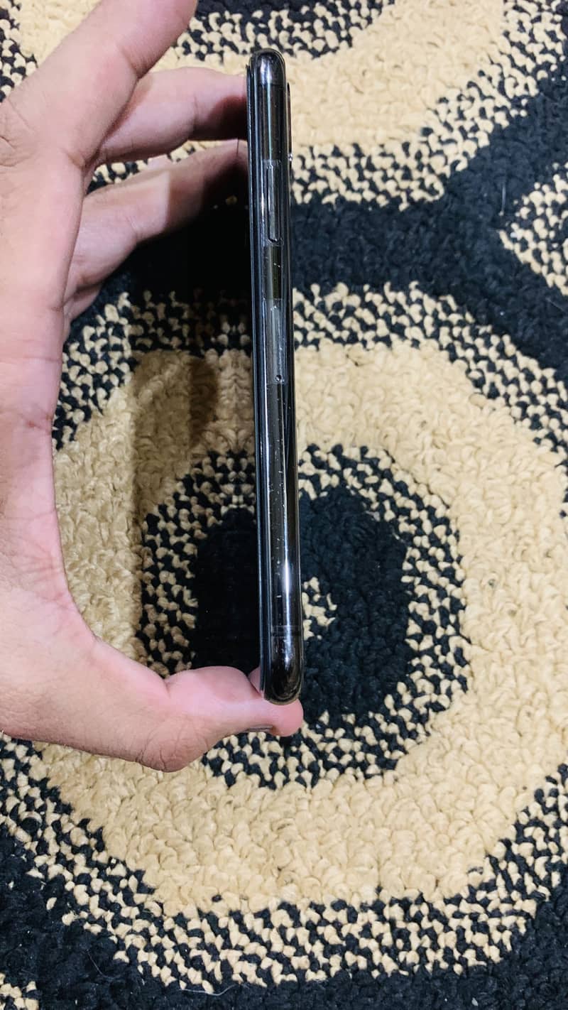 Apple iPhone X 4