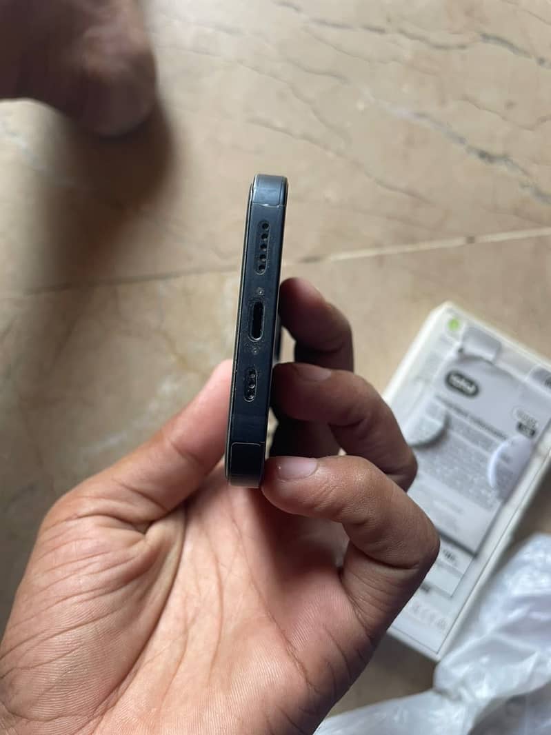 Apple iPhone 13 0
