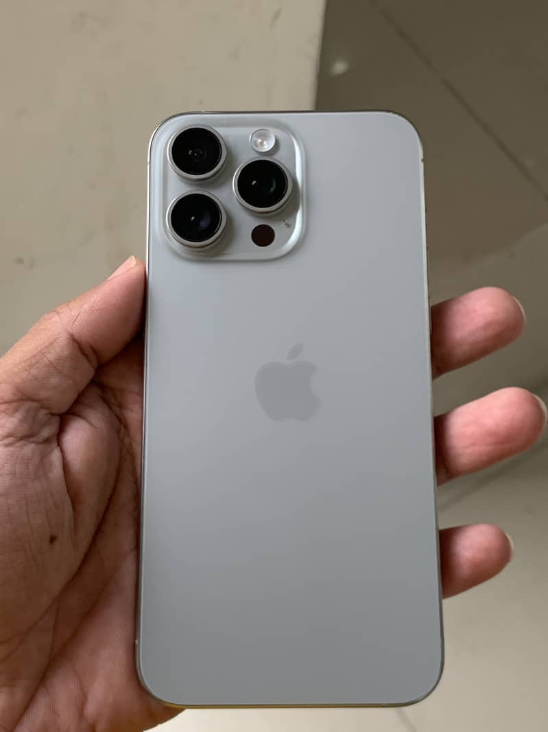 Apple iPhone 15 Pro Max 1