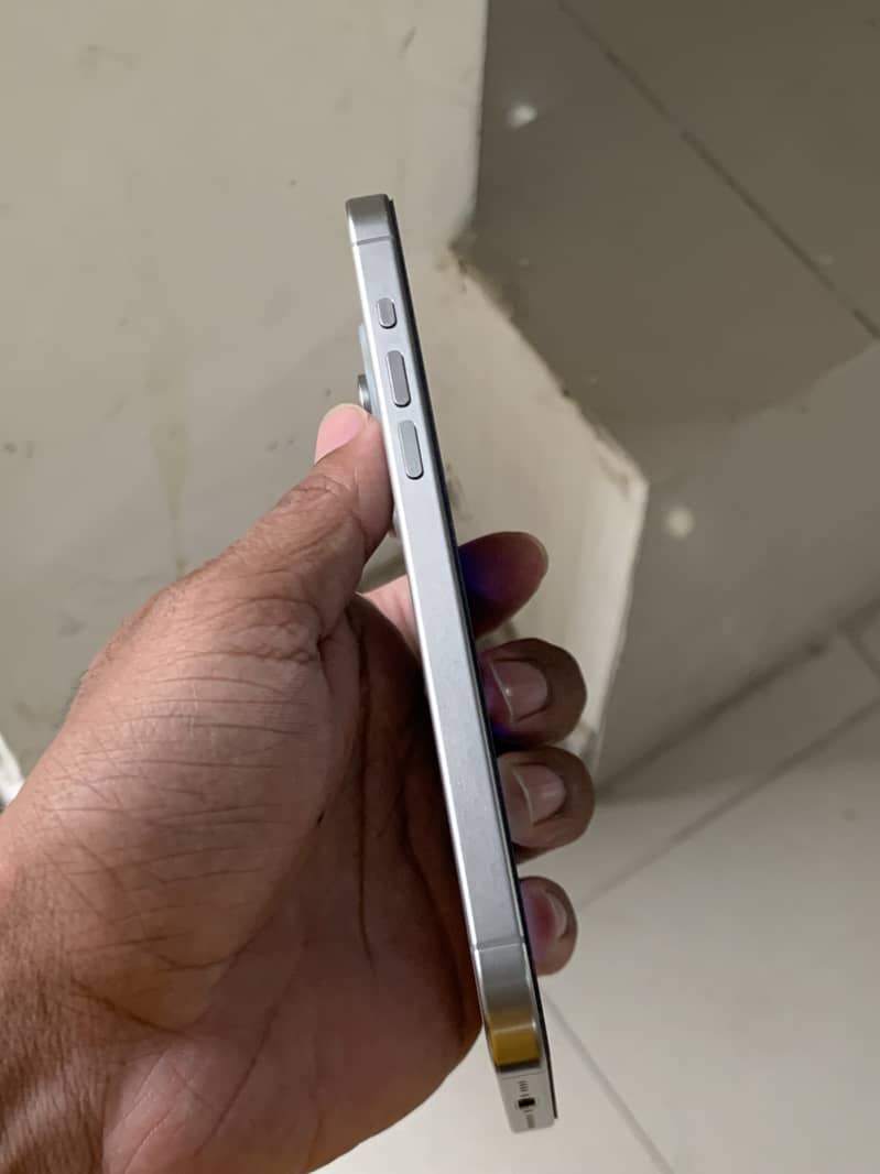 Apple iPhone 15 Pro Max 2