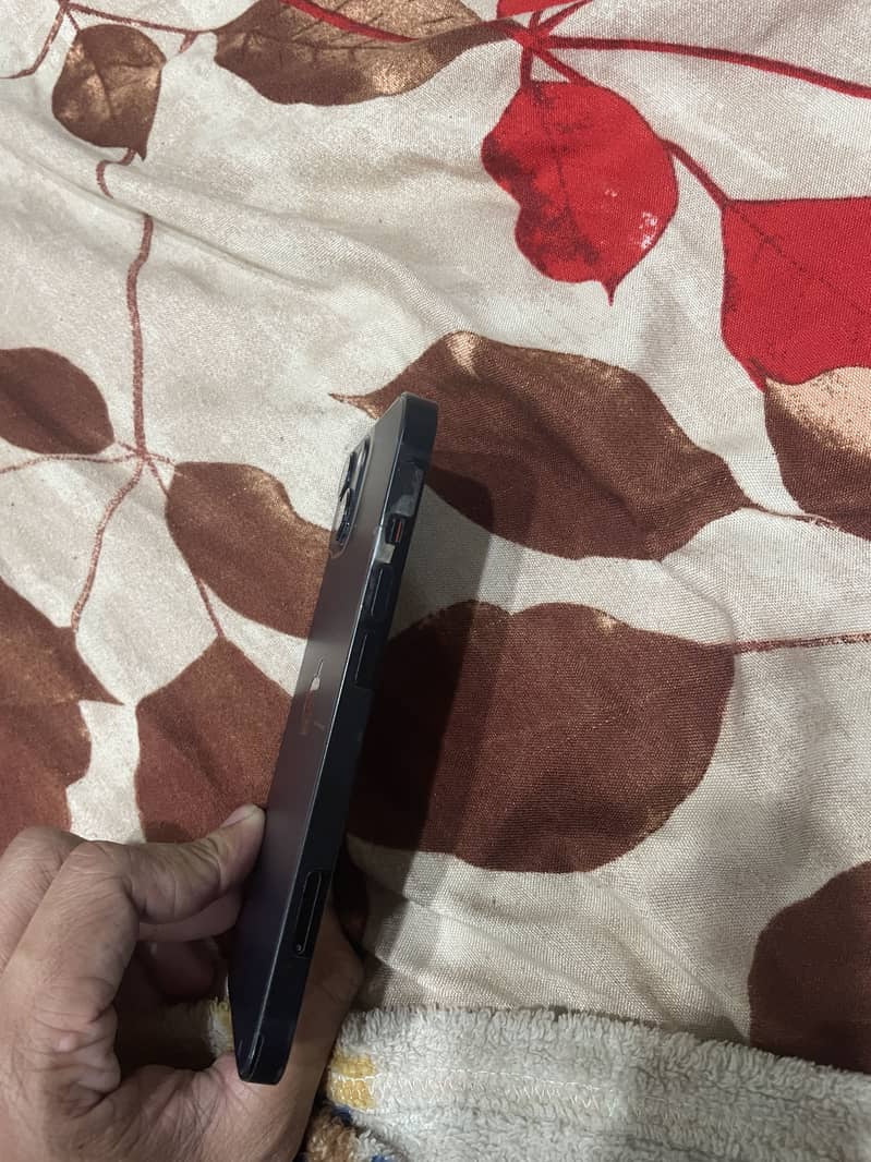 Apple iPhone 13 jv 4