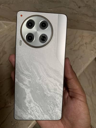 Tecno Camon 30 12+12 GB Ram 256 GB Storage