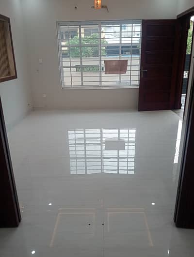 10marla 3beds DD TV lounge kitchen attached baths like brand new house upper portion for rent in G 13 2 islamabad