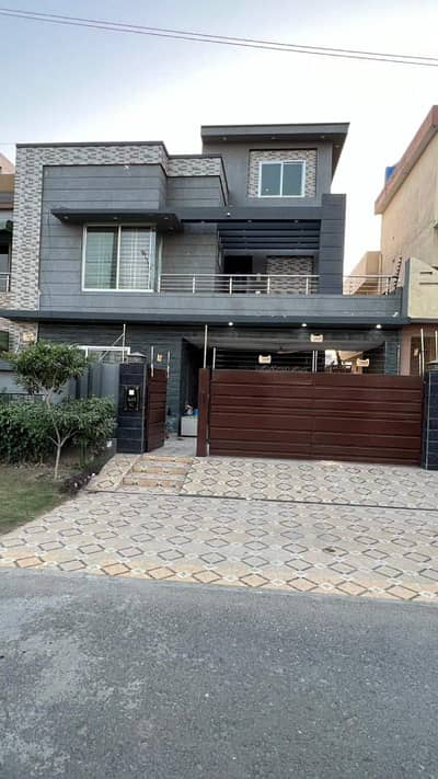 10 MARLA HOUSE LIKE NEW