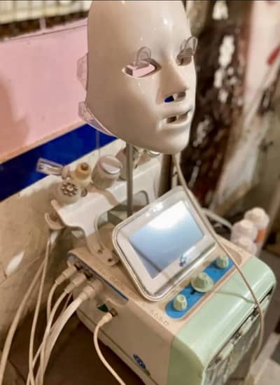HYDRA FACIAL MACHINE 7 IN 1