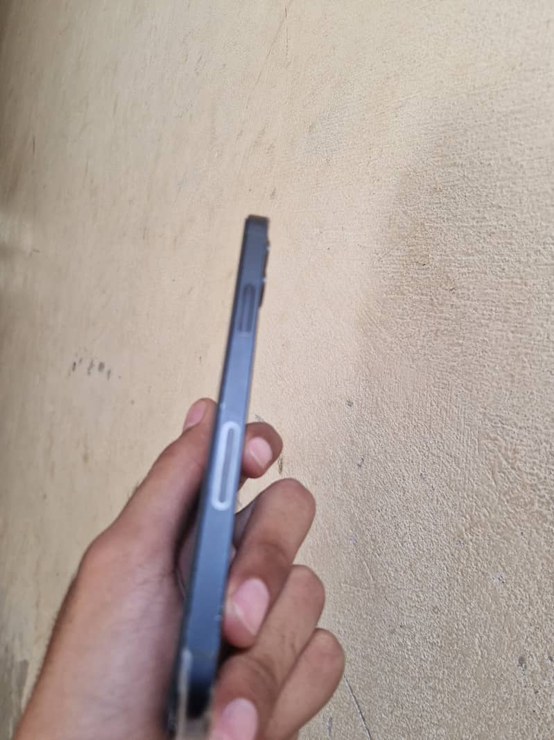 iPhone 12 3