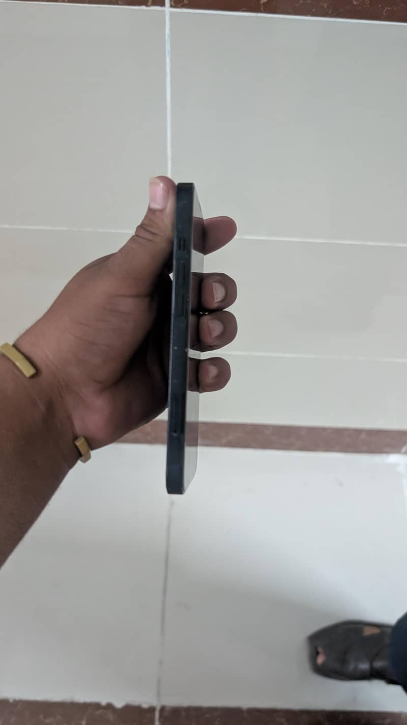 Apple iPhone 13 5